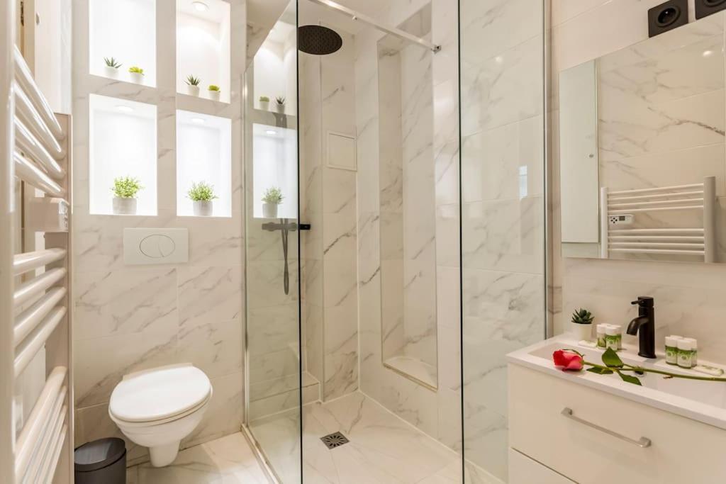 Suite Paris, Tour Eiffel, Champs Elysees Exterior photo